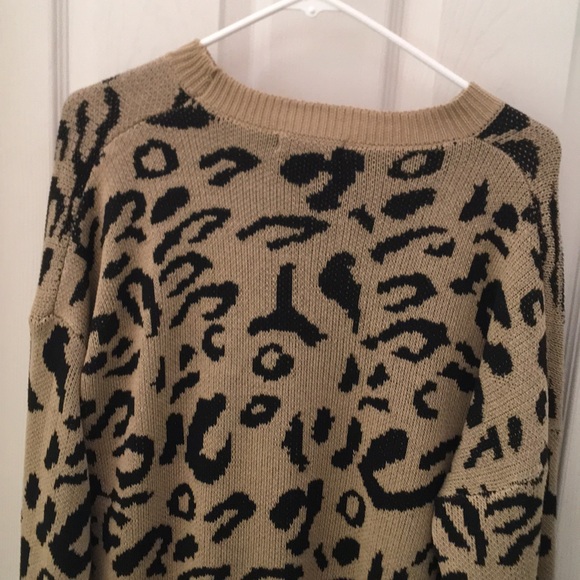 Oversized Sweatshirt. - Picture 4 of 4